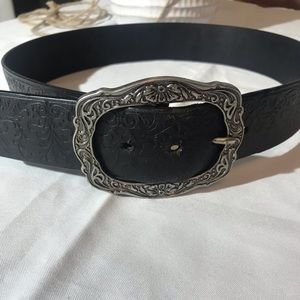 Black tooled leather silver filigree buckle belt m